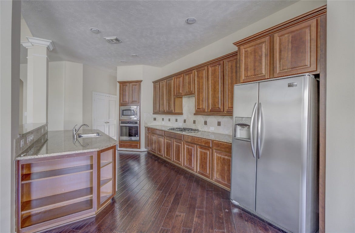 70 S Almondell Circle, The Woodlands, TX 77354 70 S Almondell Circle, The Woodlands, TX 77354