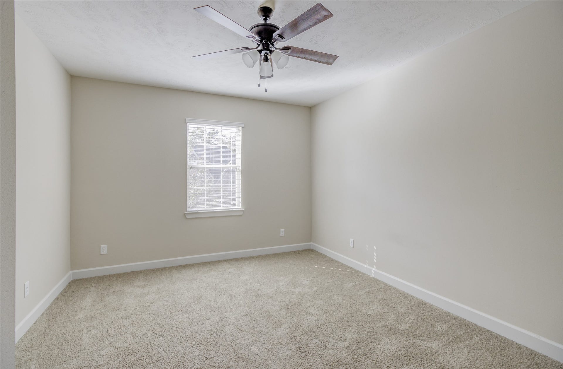 70 S Almondell Circle, The Woodlands, TX 77354 70 S Almondell Circle, The Woodlands, TX 77354
