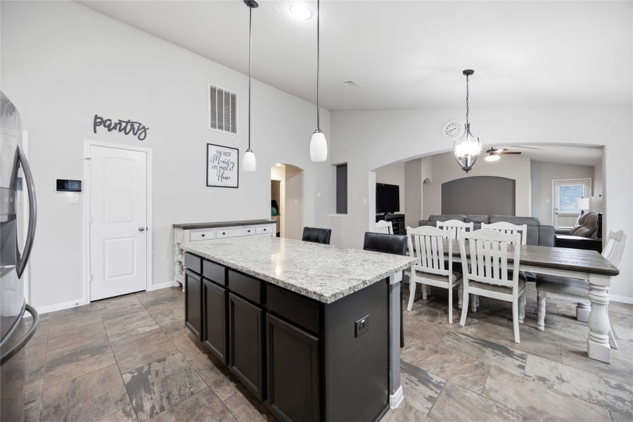 Property photo for 712 Rim Water Drive, Alvin, TX