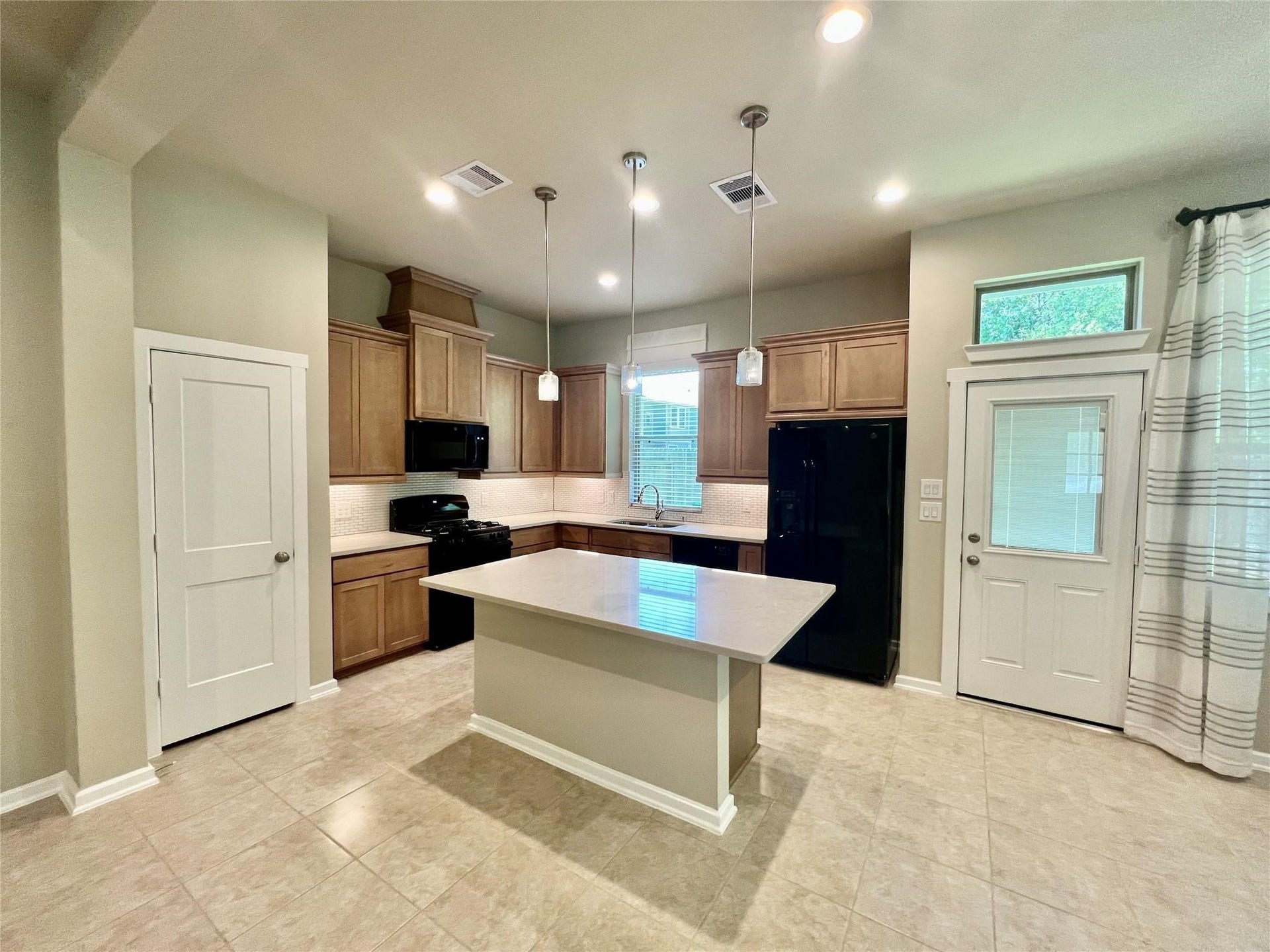 110 Handley Drive, Montgomery, TX 77316