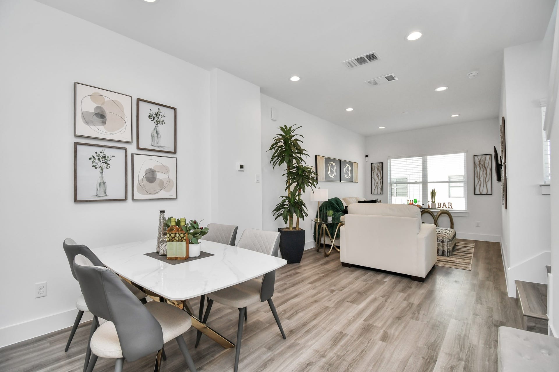 2005 Laverne Hollow Lane, #A, Houston, TX 77080 Second floor Kitchen, Dinning and Living area