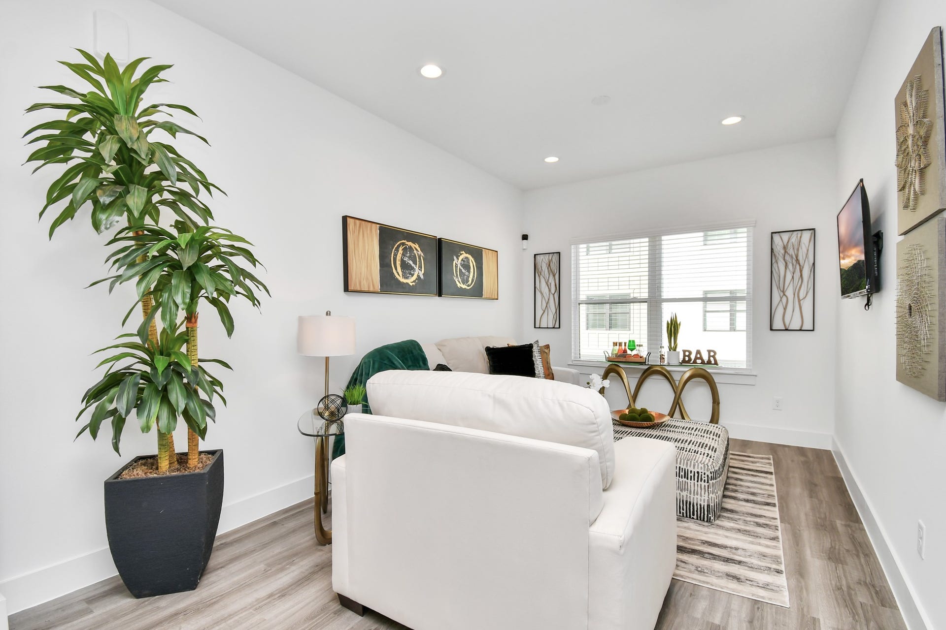 2005 Laverne Hollow Lane, #A, Houston, TX 77080 Second floor Kitchen, Dinning and Living area