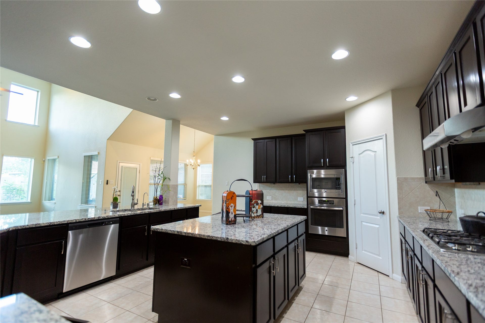 21014 Brunson Falls Drive, Richmond, TX 77407 Spacious kitchen perfect for entertaining and everyday cooking