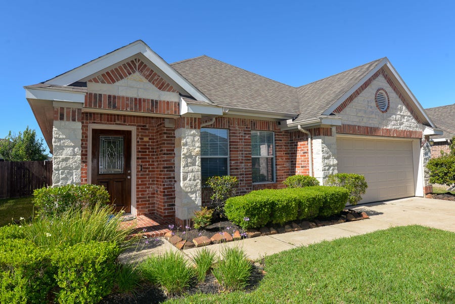 Property photo for 13607 Manor Crest Lane, Rosharon, TX