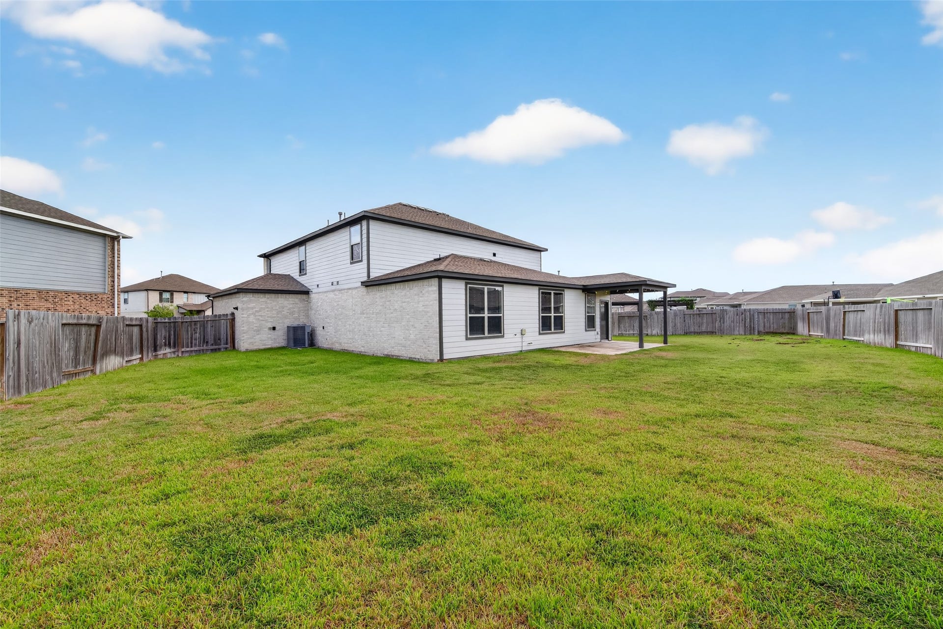 HUGE Backyard - ready for your Own Swimming Pool