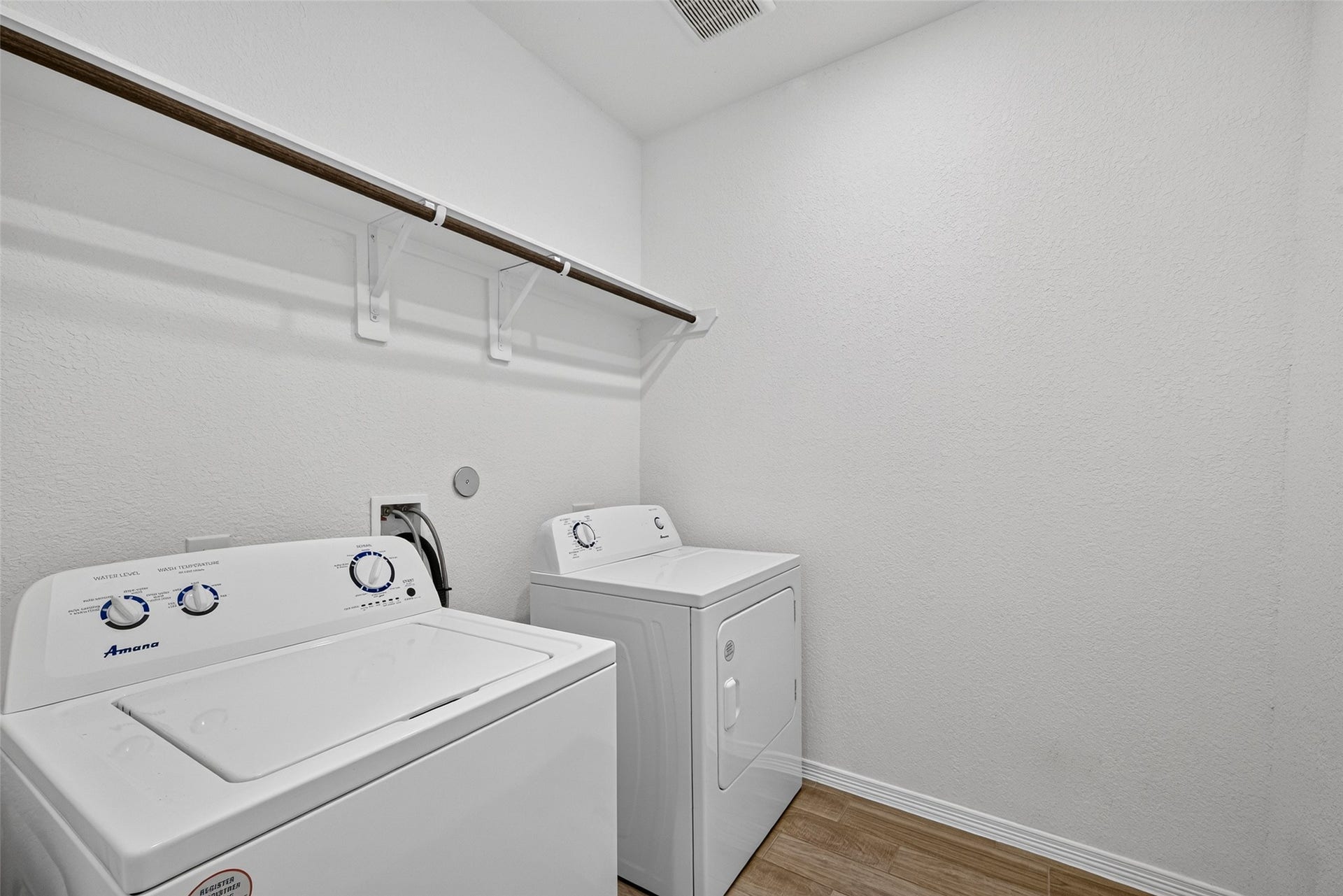 Laundry Room ( appliances included)