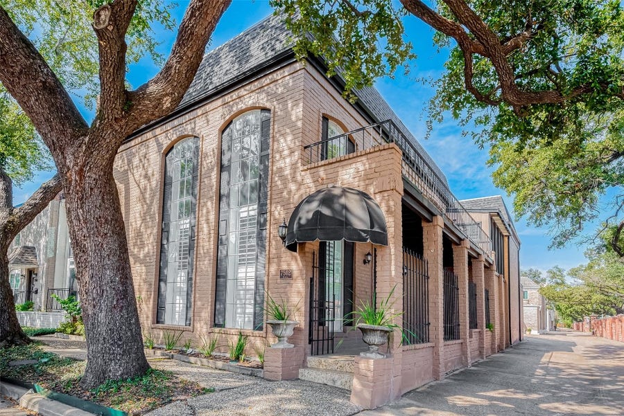 Property photo for 7502 Olympia Drive, Houston, TX