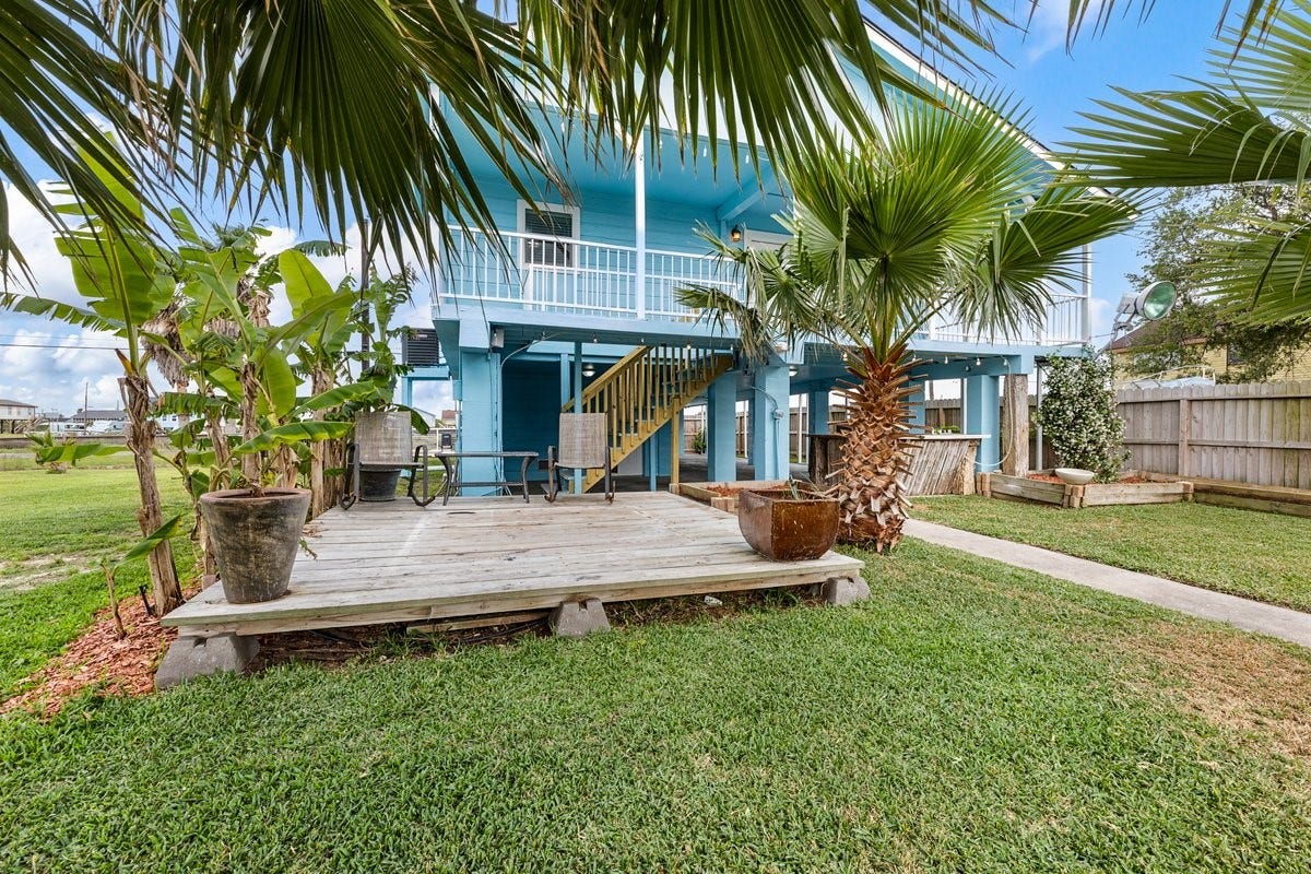 7210 Beau Terre Street, Hitchcock, TX 77563 7210 Beau Terre Street, Hitchcock, TX 77563