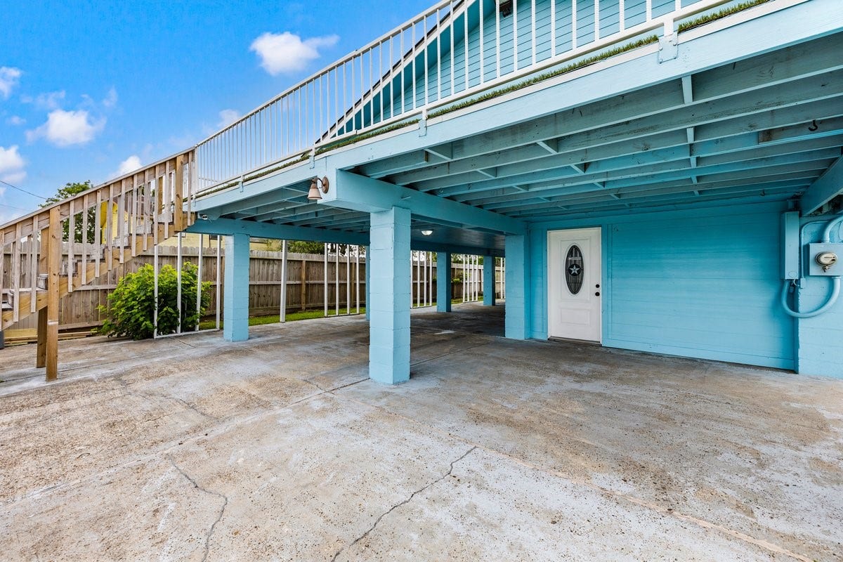 7210 Beau Terre Street, Hitchcock, TX 77563 7210 Beau Terre Street, Hitchcock, TX 77563