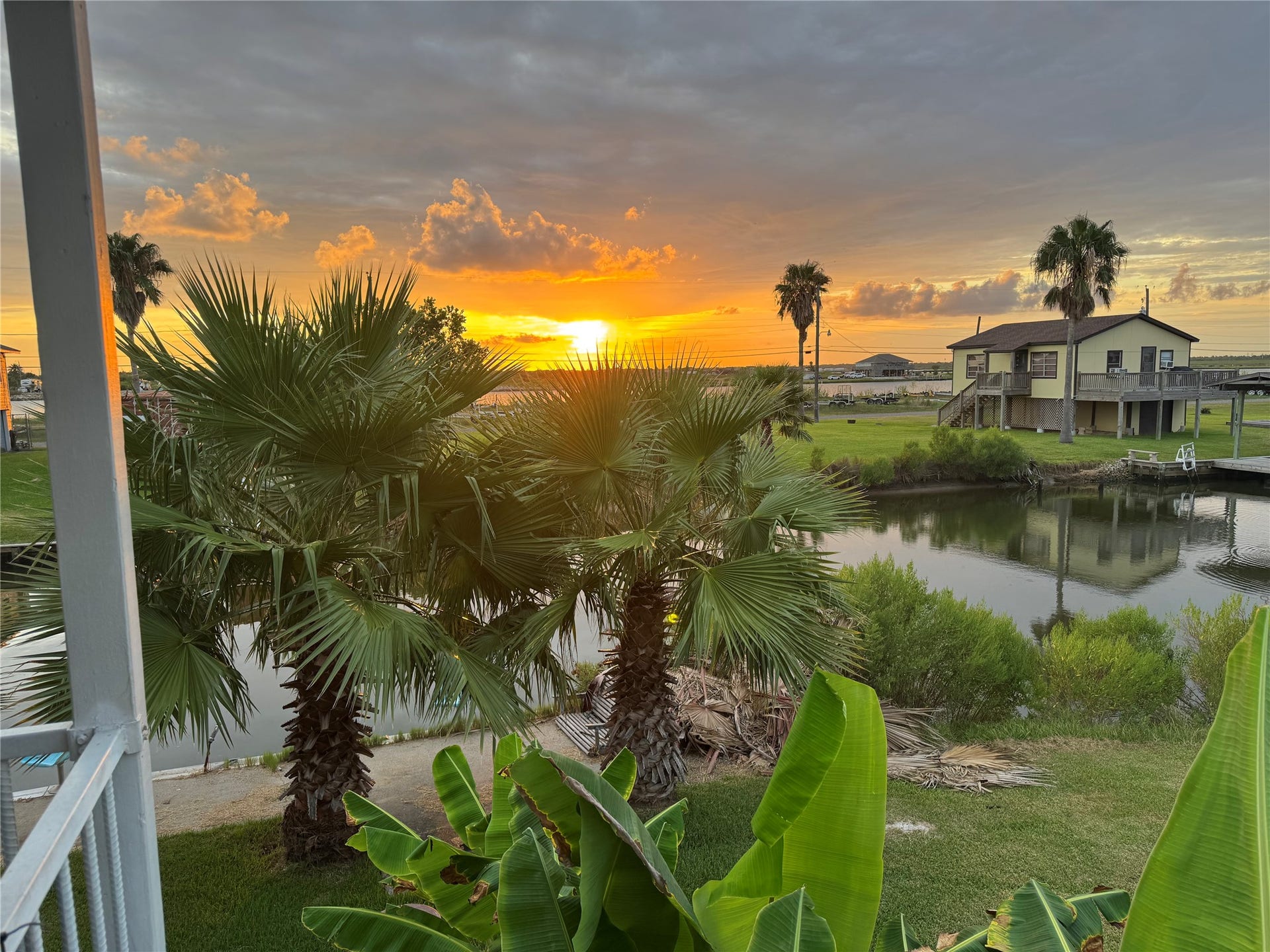 7210 Beau Terre Street, Hitchcock, TX 77563 Amazing Bay Sunsets!