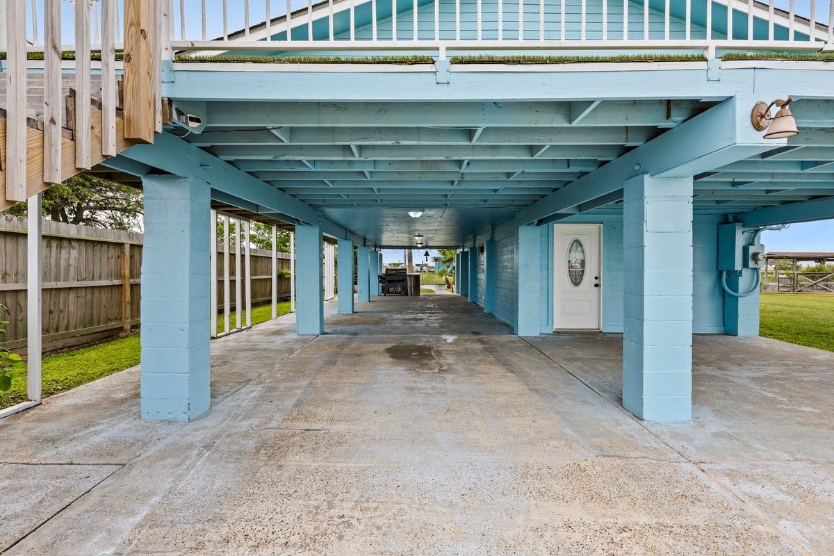 7210 Beau Terre Street, Hitchcock, TX 77563 7210 Beau Terre Street, Hitchcock, TX 77563