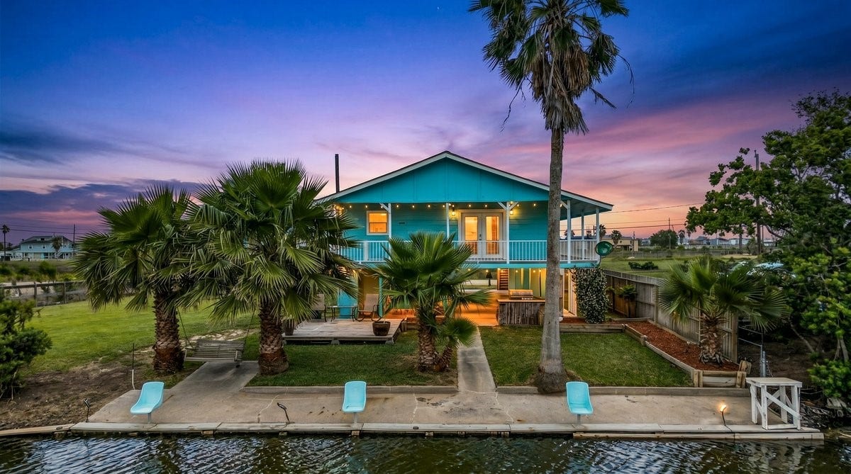 7210 Beau Terre Street, Hitchcock, TX 77563 Fisherman's Paradise!