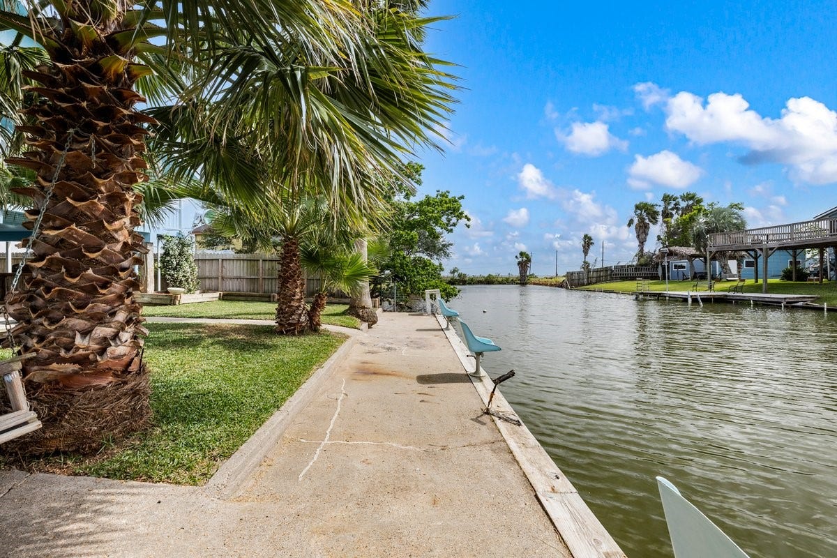 7210 Beau Terre Street, Hitchcock, TX 77563 Amazing fishing in this canal.
