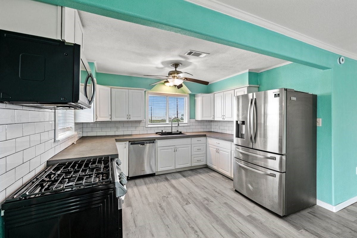 7210 Beau Terre Street, Hitchcock, TX 77563 7210 Beau Terre Street, Hitchcock, TX 77563