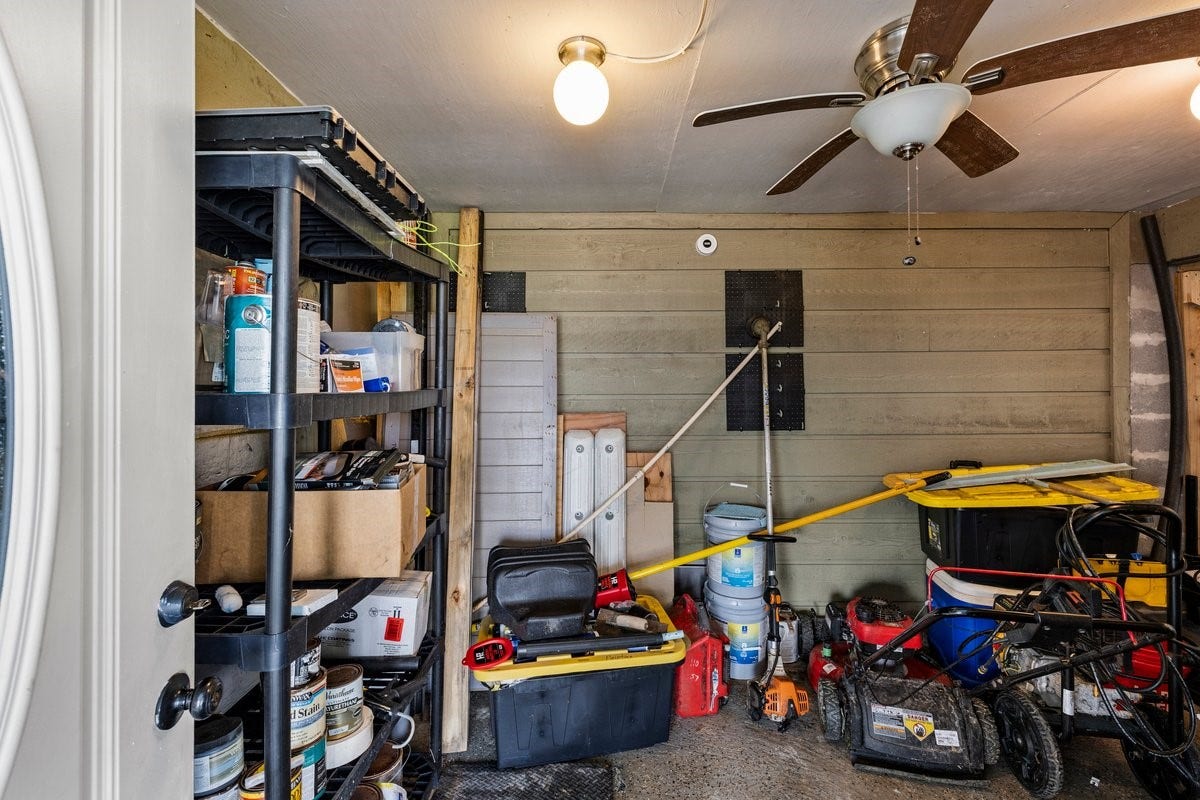 7210 Beau Terre Street, Hitchcock, TX 77563 More Storage Space