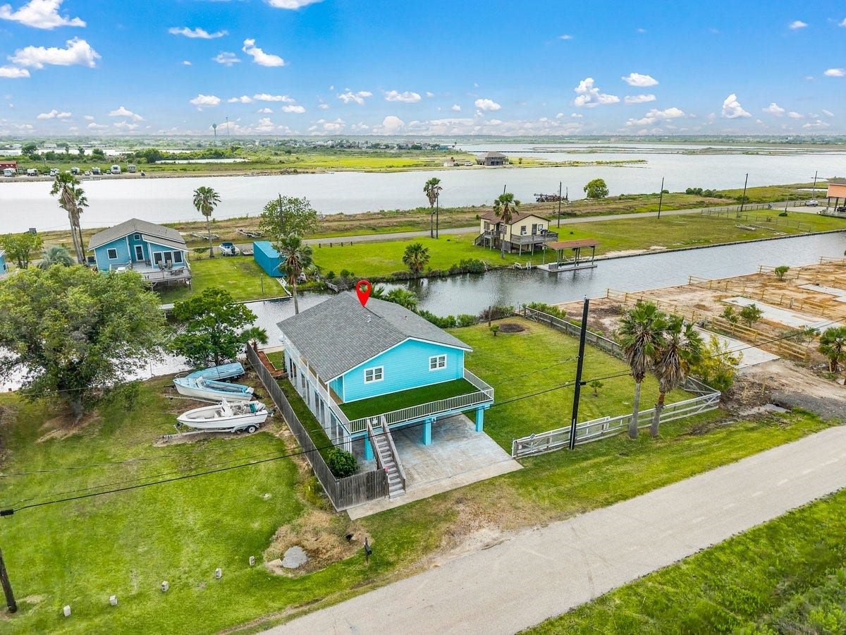 7210 Beau Terre Street, Hitchcock, TX 77563 7210 Beau Terre Street, Hitchcock, TX 77563