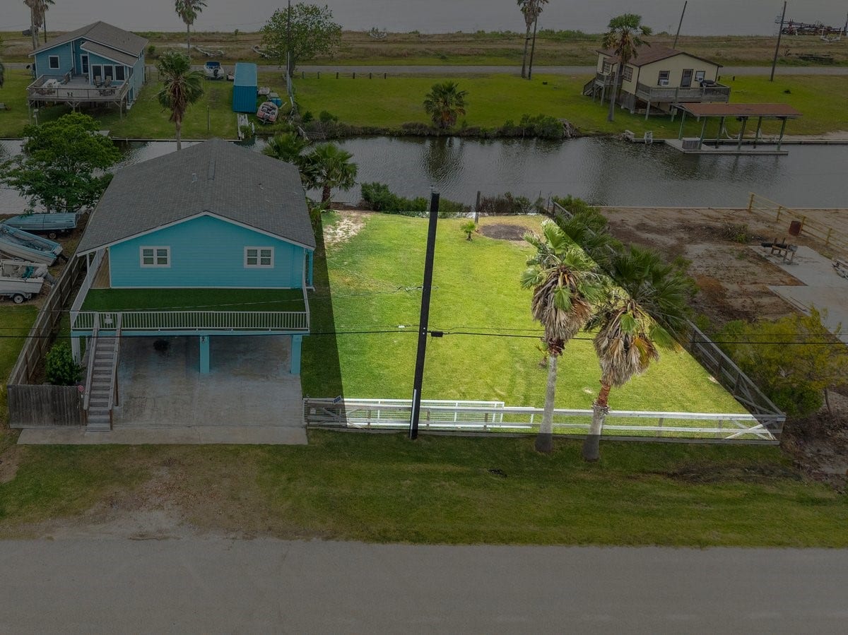 7210 Beau Terre Street, Hitchcock, TX 77563 House is sold with an extra lot. The lot is plated & taxed separately from the house.