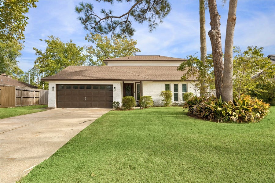 Property photo for 414 Westwood Drive, Friendswood, TX