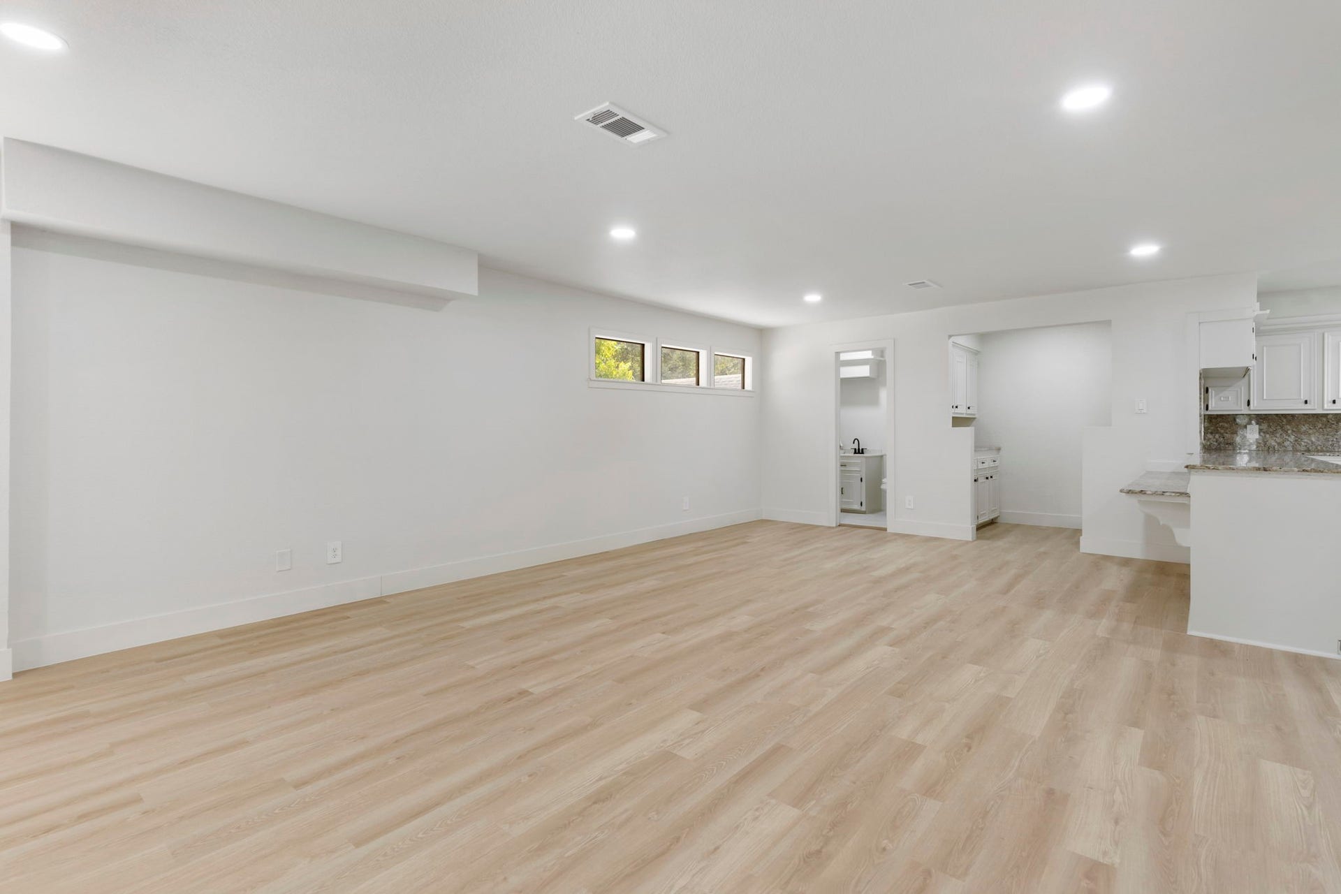190 Dawns Edge Drive, Montgomery, TX 77356 Formal dining room