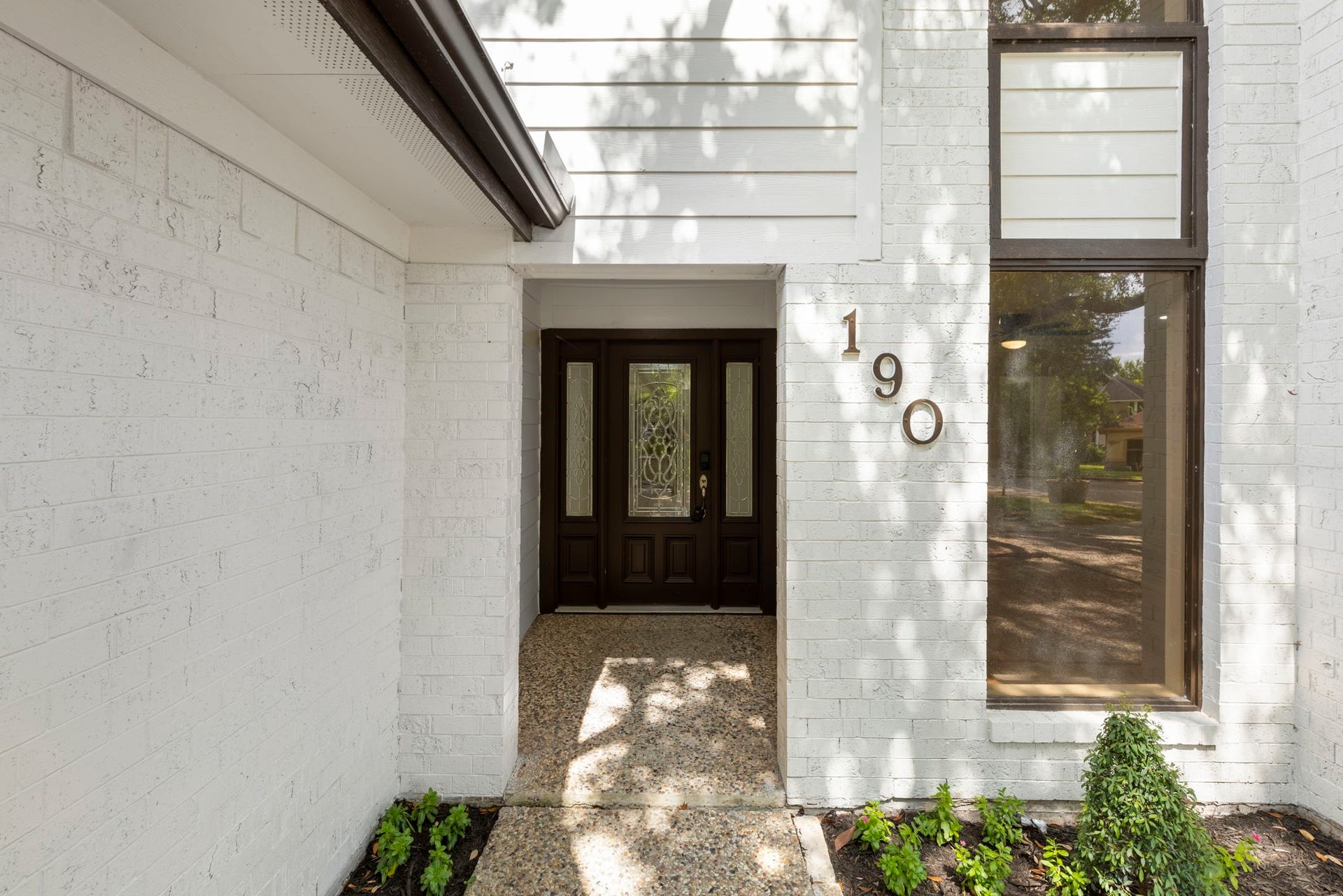 190 Dawns Edge Drive, Montgomery, TX 77356 Covered entry into the first floor.
