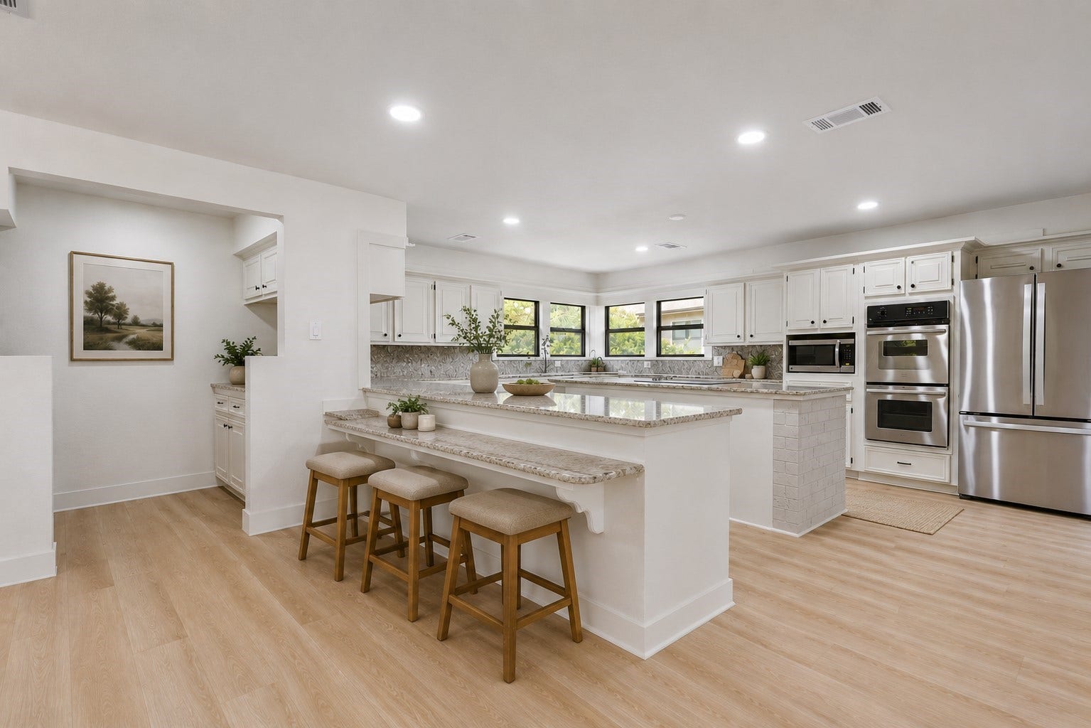 190 Dawns Edge Drive, Montgomery, TX 77356 In the kitchen, a convenient breakfast bar is perfect for casual dining, morning coffee, or gathering while entertaining.