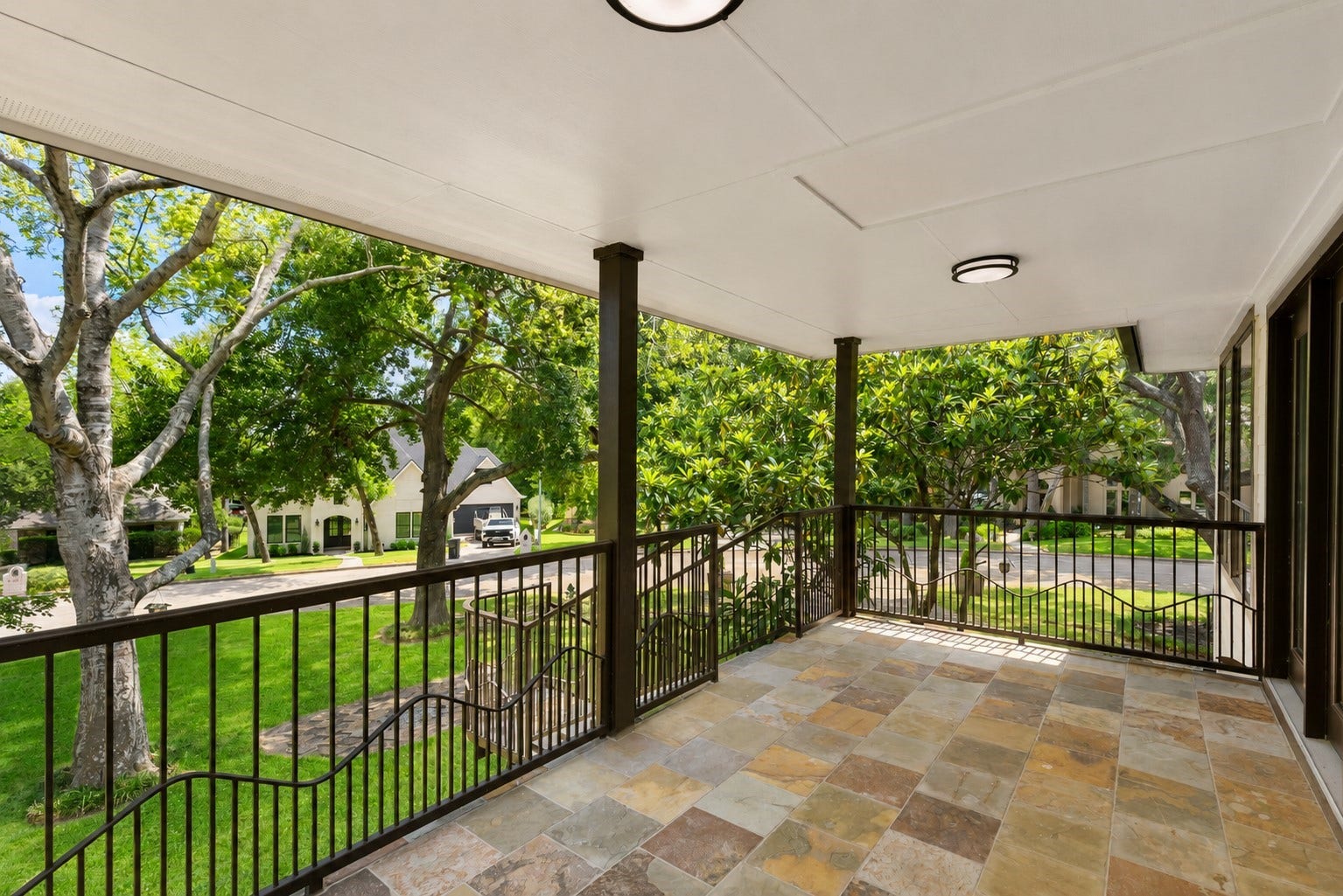 190 Dawns Edge Drive, Montgomery, TX 77356 A covered front porch offers a welcoming place to relax, unwind, and take in the beautiful surrounding views.
