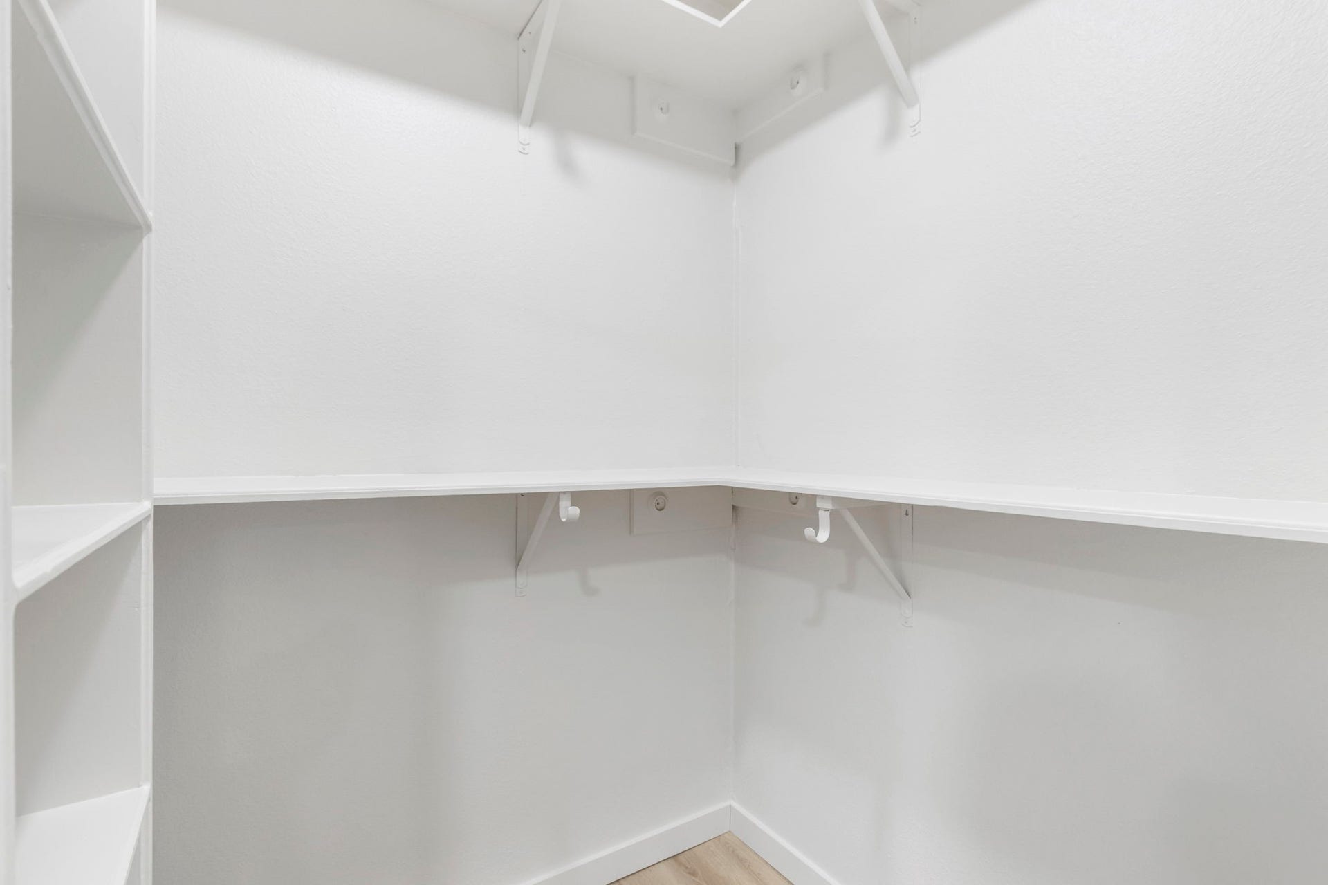 190 Dawns Edge Drive, Montgomery, TX 77356 Spacious primary closet.