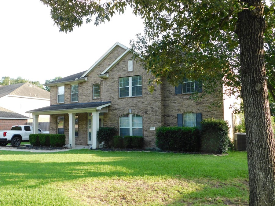 Property photo for 1703 Summergate Drive, Conroe, TX