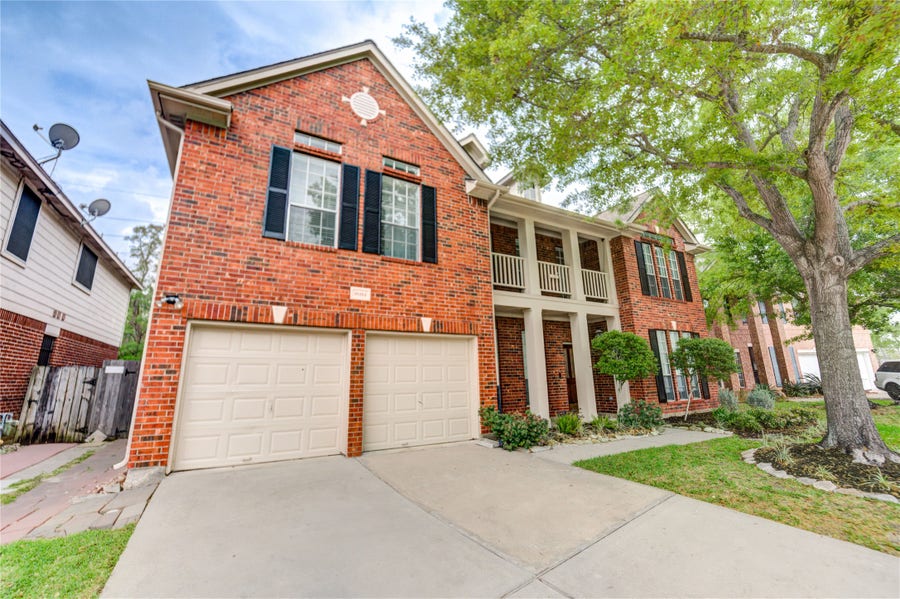 Property photo for 16464 Beewood Glen Drive, Sugar Land, TX