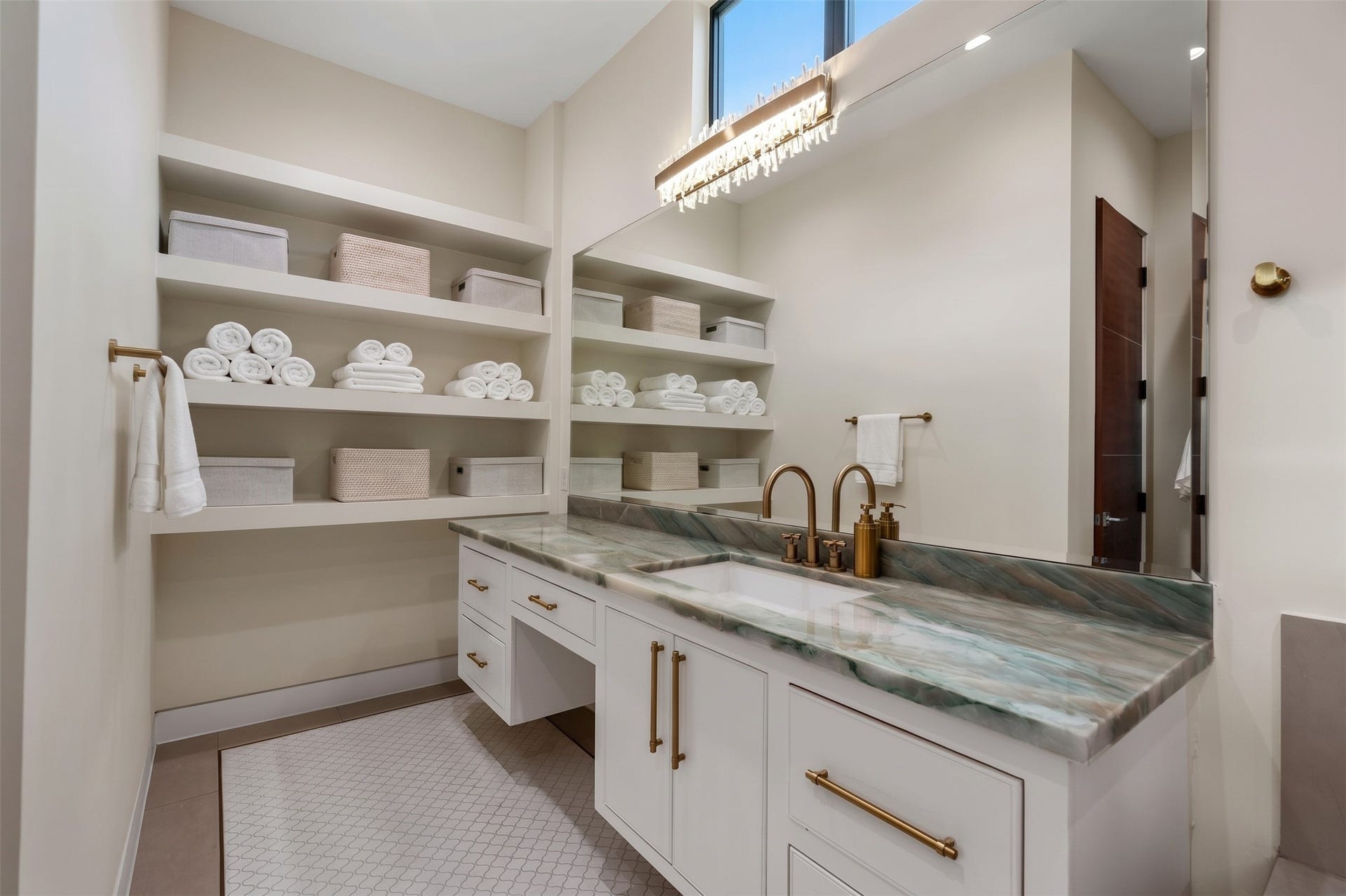 3002 Ferndale Street, Houston, TX 77098 Primary Bathroom | Virtually staged to illustrate styling possibilities.