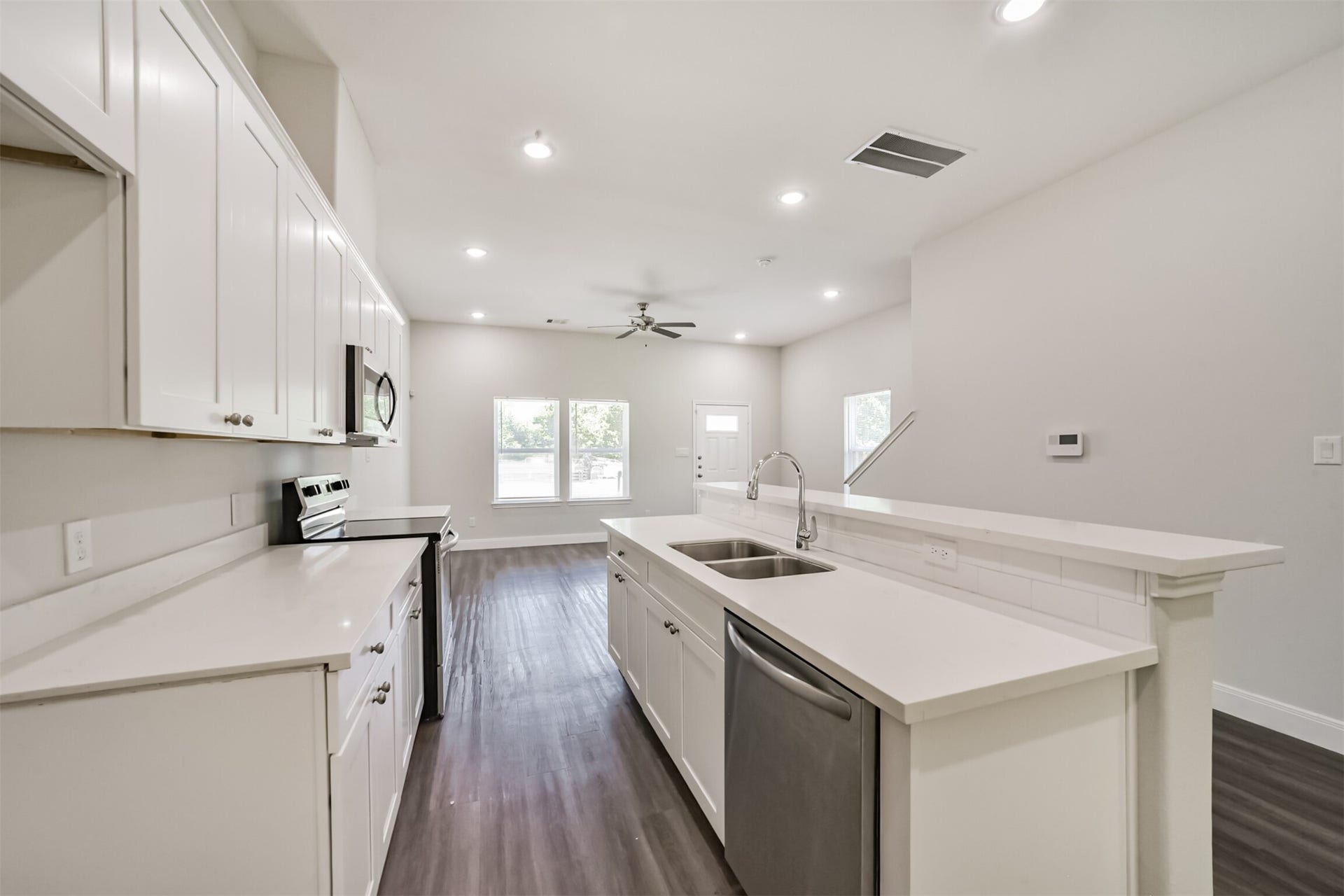 5604 Eastland Street, Houston, TX 77028 5604 Eastland Street, Houston, TX 77028