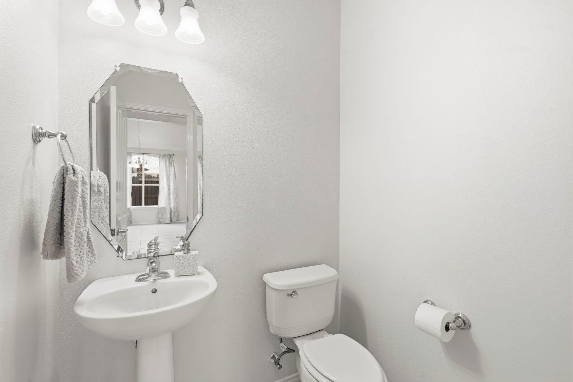 5515 Granite Meadow Drive, Katy, TX 77494 Conveniently located downstairs powder bath with tasteful finishes for guests.