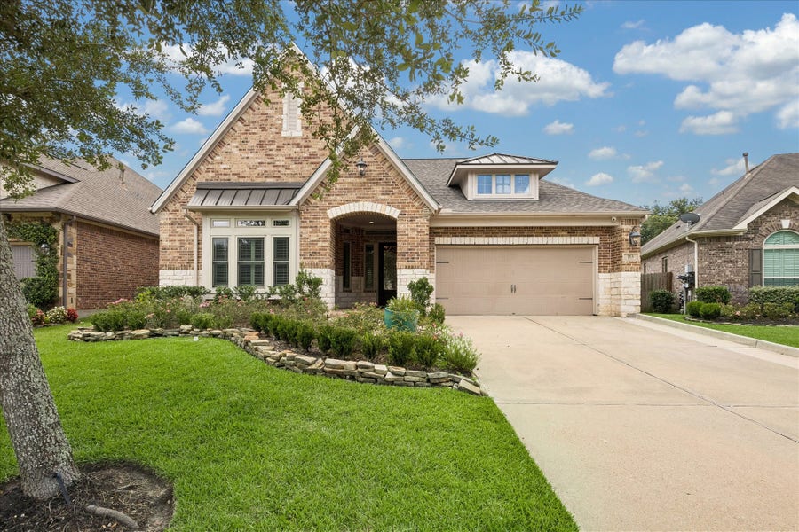 Property photo for 713 Victory Terrace Lane, Friendswood, TX