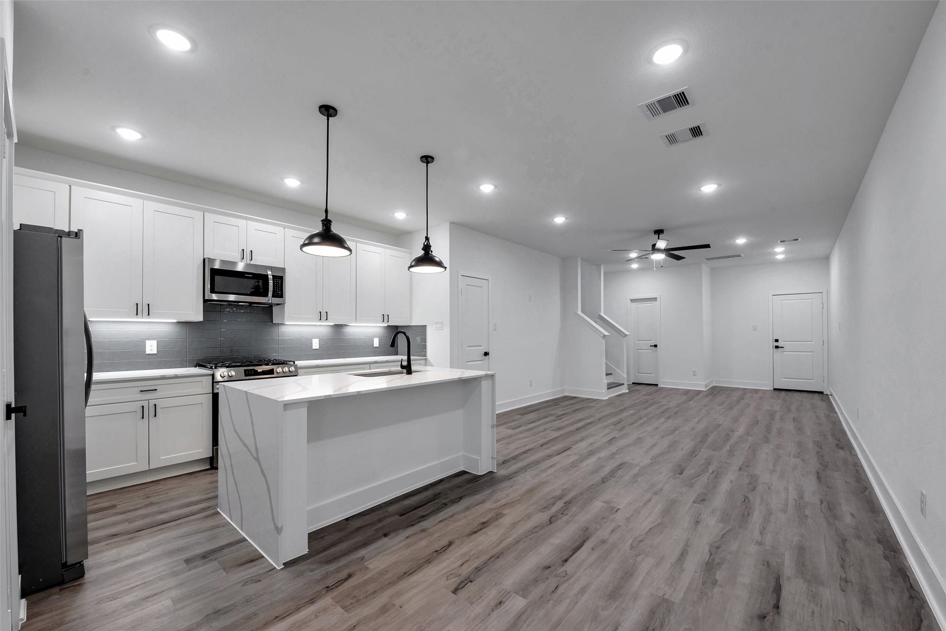 8328 Corinth Street, #B, Houston, TX 77051 8328 Corinth Street, #B, Houston, TX 77051