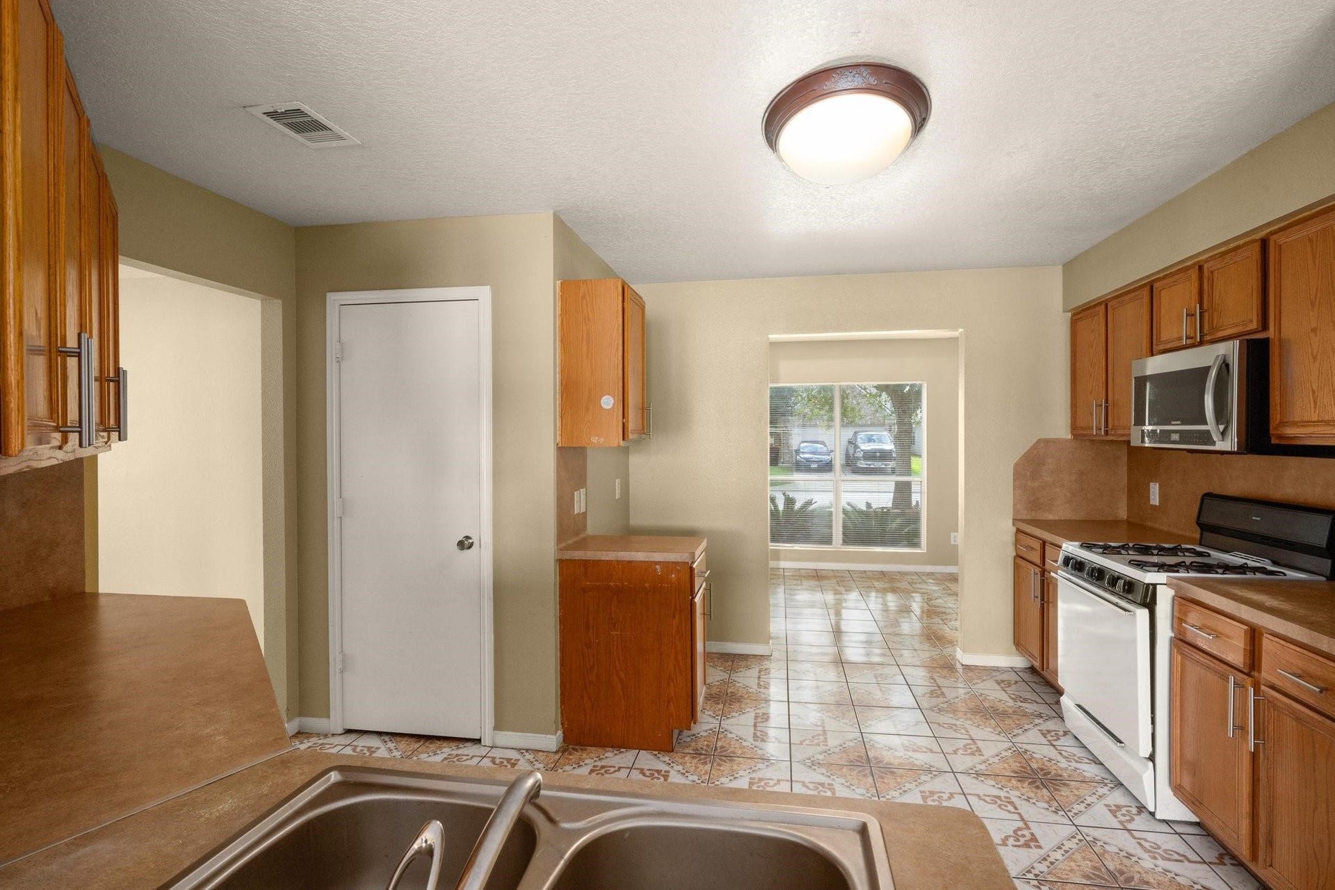 1119 Mossy Branch Street, Houston, TX 77073 1119 Mossy Branch Street, Houston, TX 77073