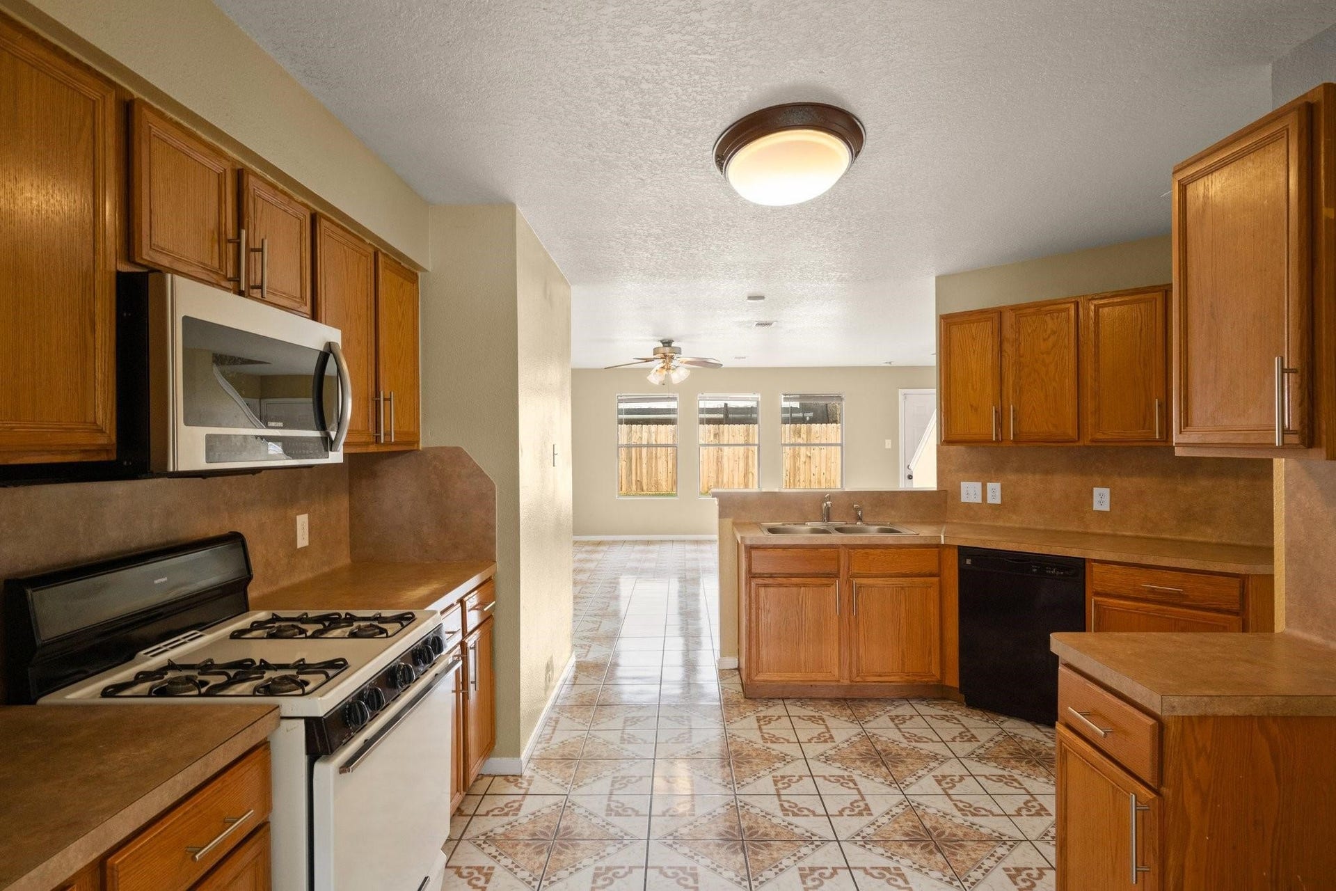 1119 Mossy Branch Street, Houston, TX 77073 1119 Mossy Branch Street, Houston, TX 77073