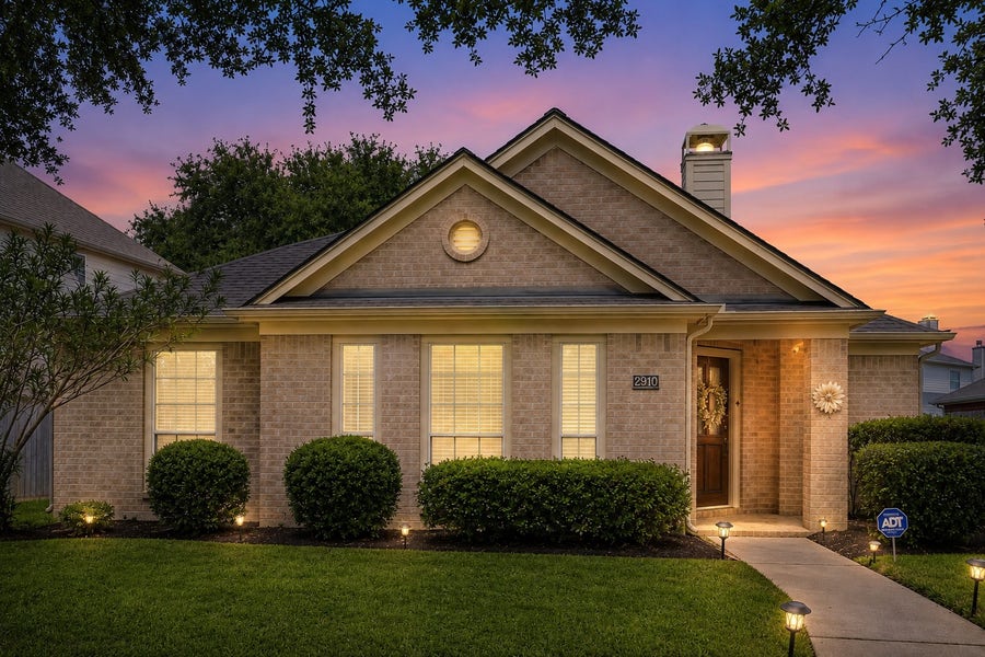 Property photo for 2910 Laguna Shores Lane, League City, TX