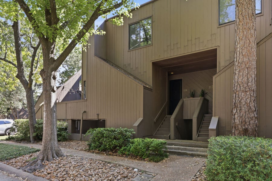 Property photo for 119 Litchfield Lane, Houston, TX