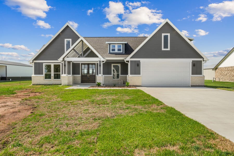 Property photo for 850 Longhorn Trail, Angleton, TX