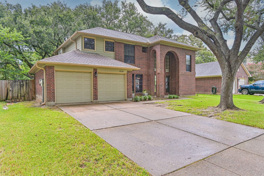 Property photo for 1918 Fir Tree Drive, League City, TX