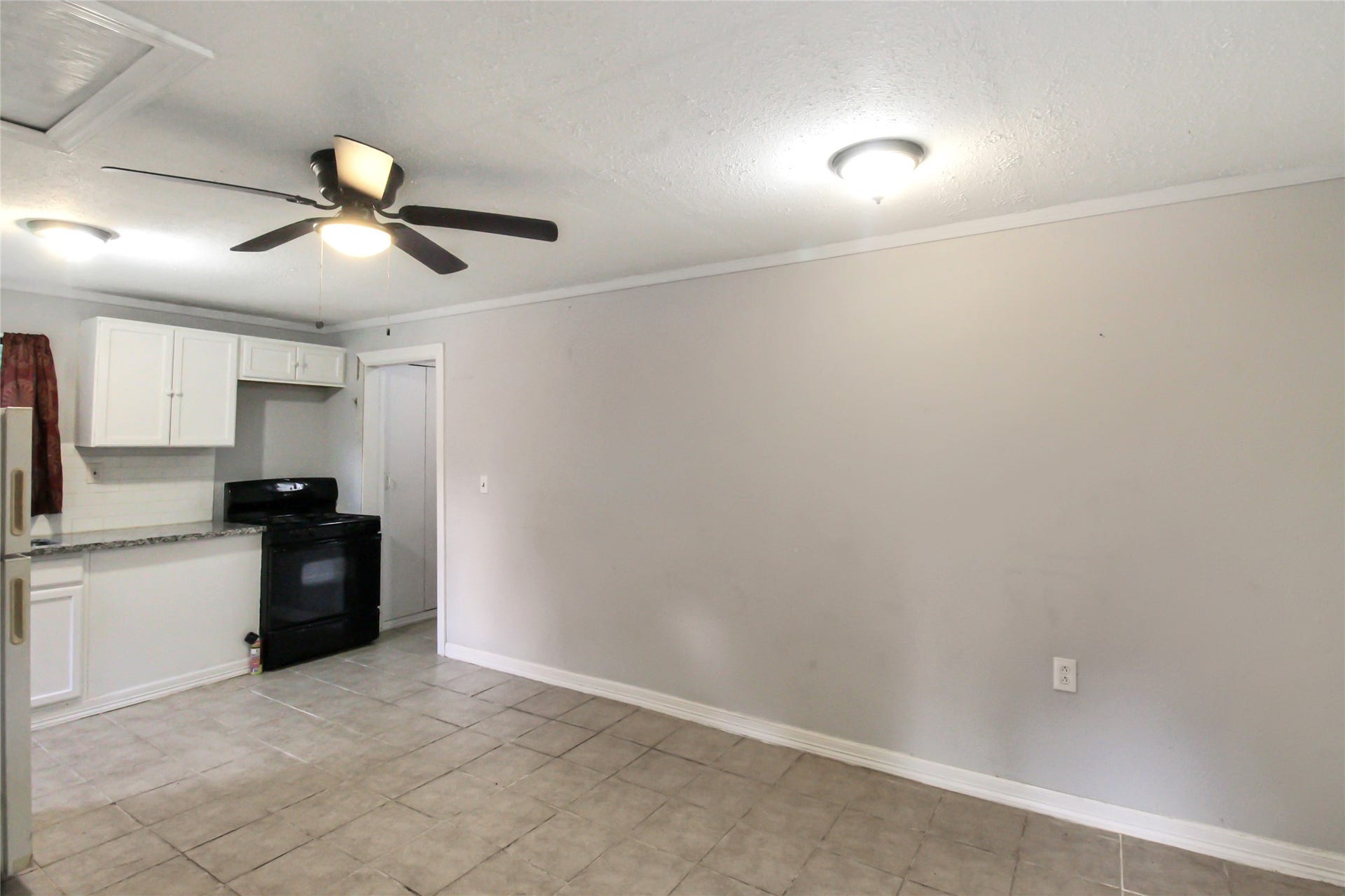 1009 11th Street N, Texas City, TX 77590