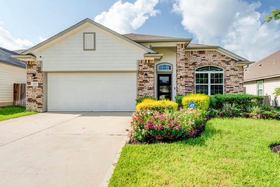 Property photo for 208 Shoreview Drive, Conroe, TX