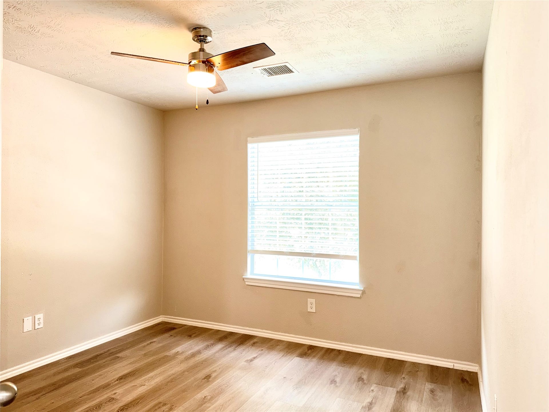 6927 PHEASANT OAK Drive, Houston, TX 77083 6927 PHEASANT OAK Drive, Houston, TX 77083