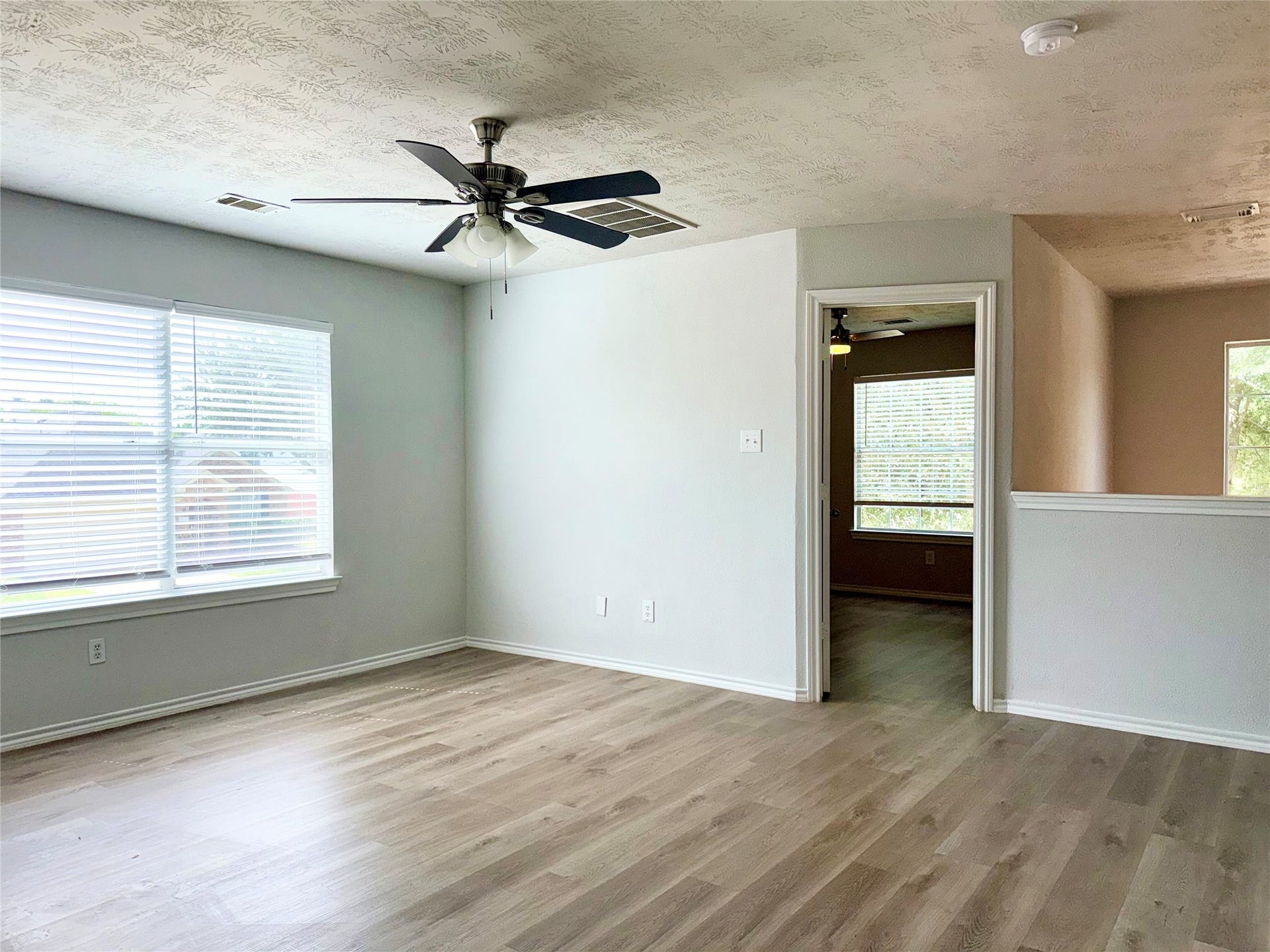 6927 PHEASANT OAK Drive, Houston, TX 77083 6927 PHEASANT OAK Drive, Houston, TX 77083