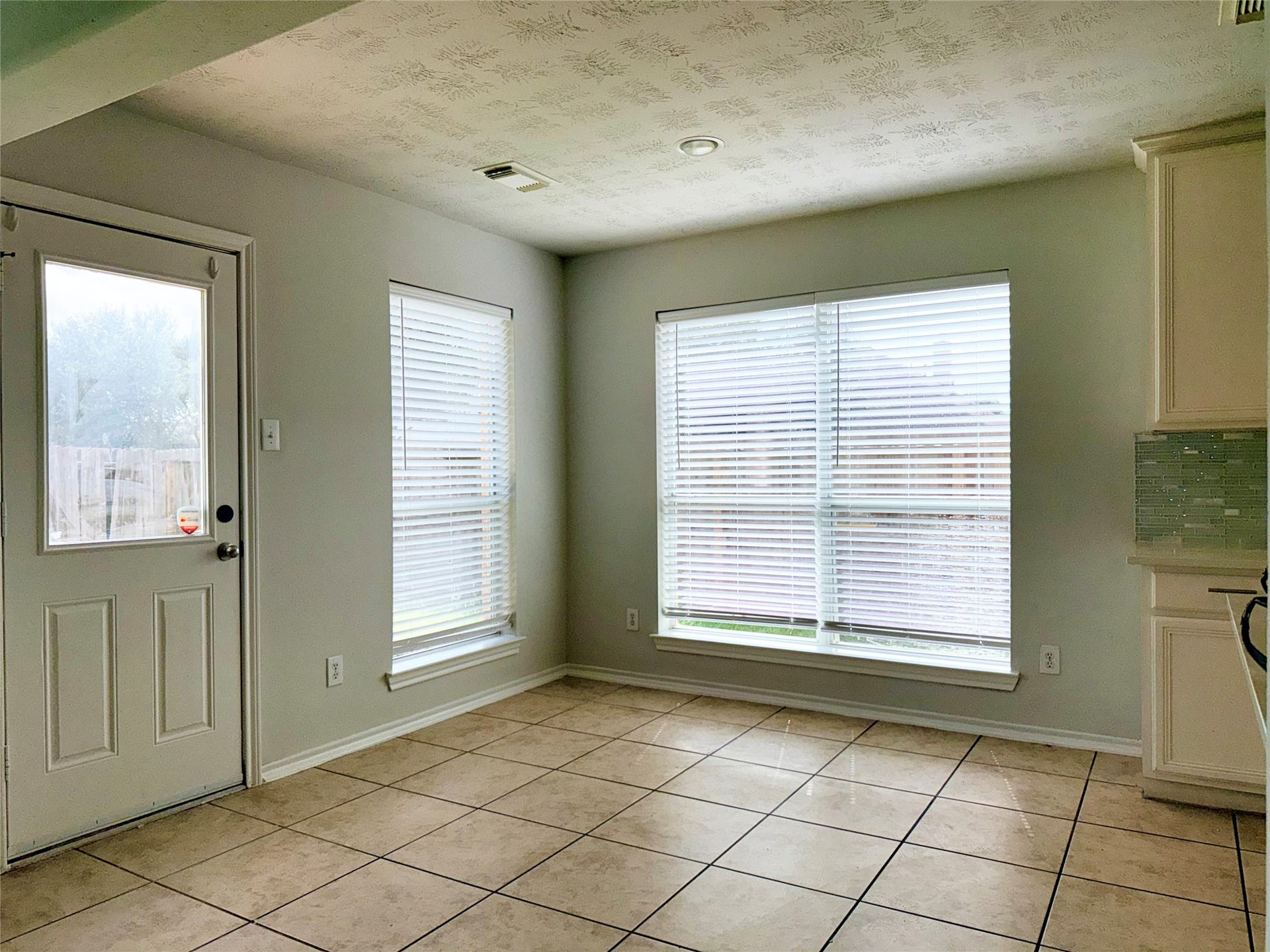 6927 PHEASANT OAK Drive, Houston, TX 77083 6927 PHEASANT OAK Drive, Houston, TX 77083