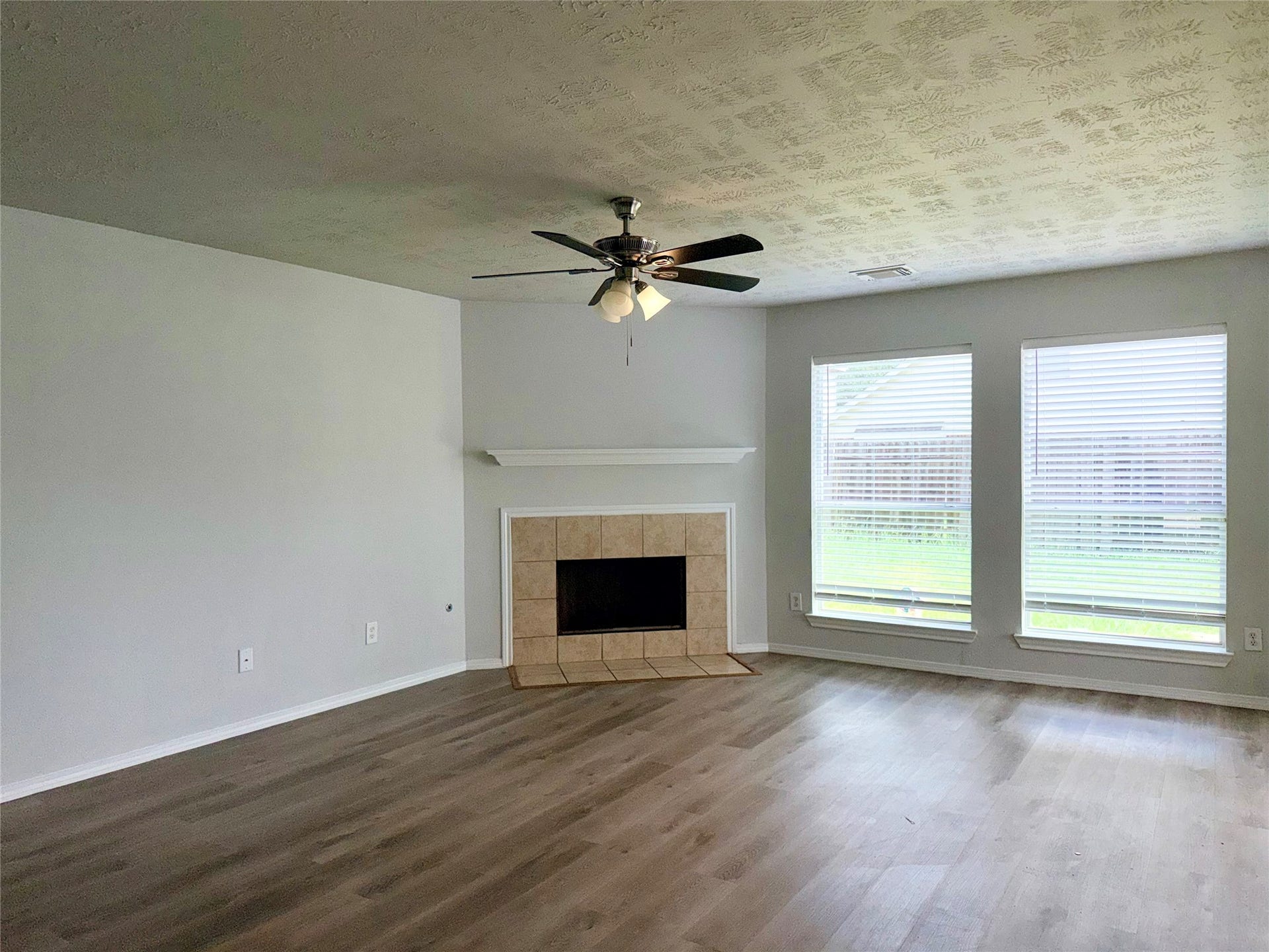 6927 PHEASANT OAK Drive, Houston, TX 77083 6927 PHEASANT OAK Drive, Houston, TX 77083