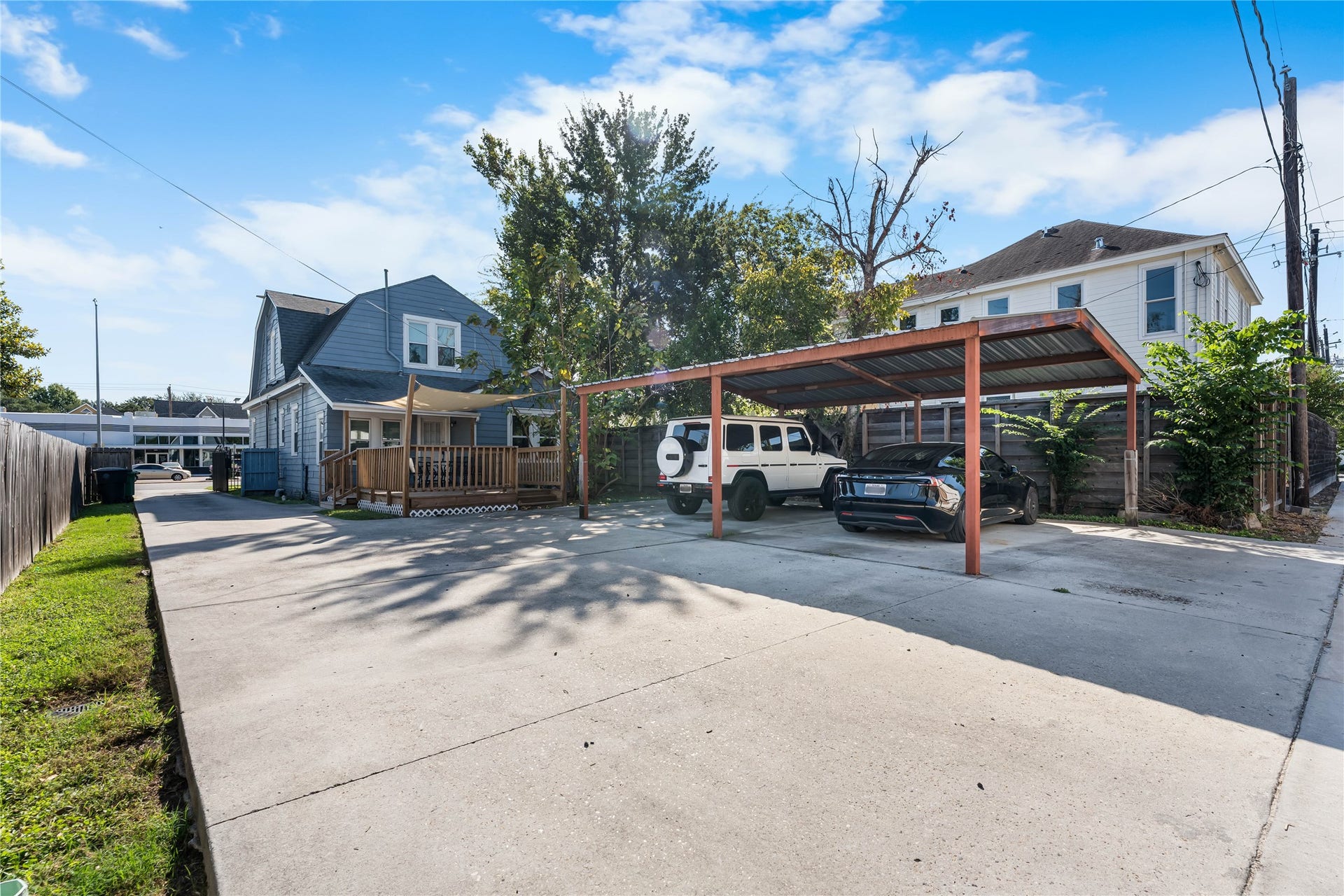 1105 Yale Street, Houston, TX 77008 Gated driveway access offers added convenience and separation between the street frontage and rear parking area.