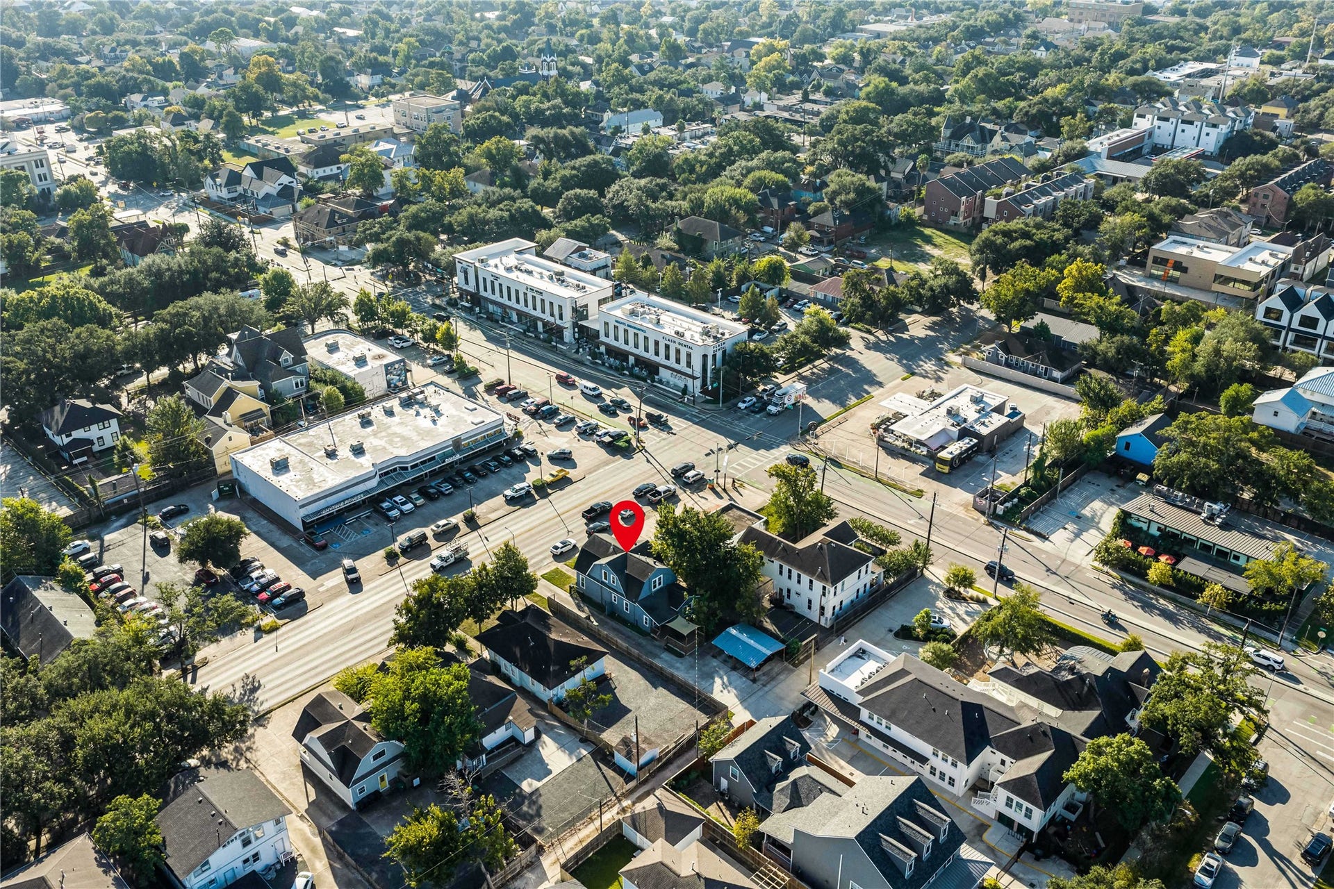1105 Yale Street, Houston, TX 77008 Overhead view showcasing the property's depth, parking configuration, and accessibility from the surrounding streets