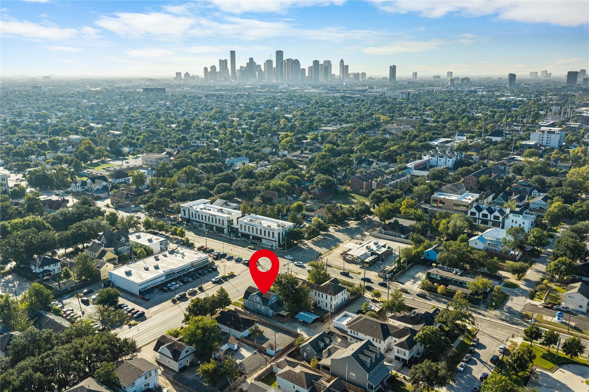 1105 Yale Street, Houston, TX 77008 Convenient access to Downtown Houston, major thoroughfares, and surrounding commercial districts.