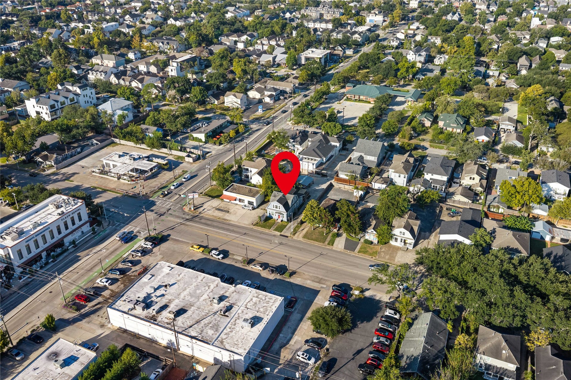 1105 Yale Street, Houston, TX 77008 Enjoy the benefits of a prominent commercial location while maintaining the character and charm of historic Houston Heights.